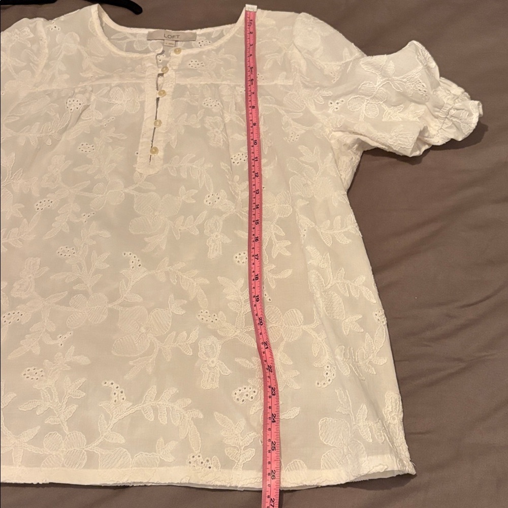 5/$25!! NWOT LOFT white Floral embroidered top - Picture 8 of 8